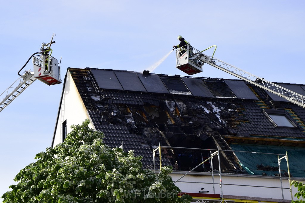 Feuer 2 Dachstuhl Koeln Dellbrueck Von der Leyen Str P069.JPG - Miklos Laubert